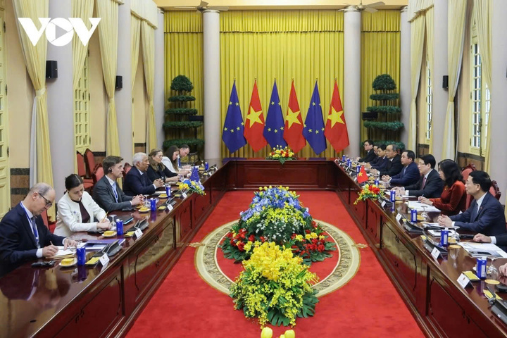 Quang cảnh hội đàm giữa hai đoàn đại biểu.