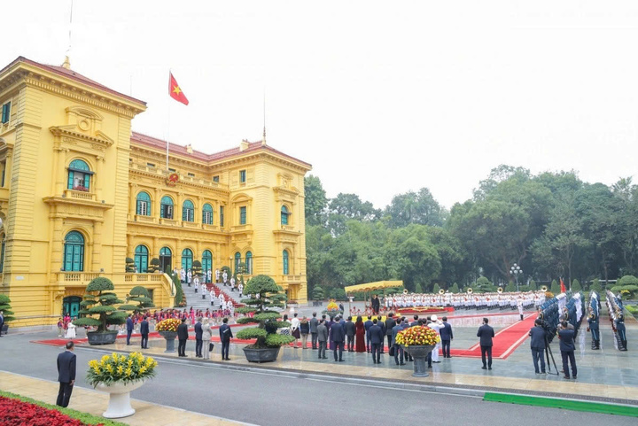 Quang cảnh lễ đón Chủ tịch Hội đồng châu Âu António Costa tại Phủ Chủ tịch.