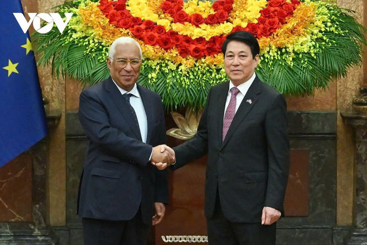 Chủ tịch nước Lương Cường và Chủ tịch Hội đồng châu Âu António Costa.