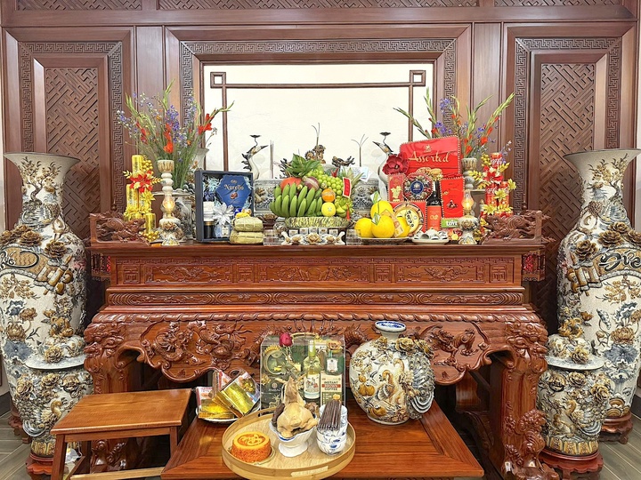 Việc chuẩn bị mâm cỗ cúng rằm tháng Chạp luôn được nhiều gia đình chú trọng. (Ảnh: Group Trang trí bàn thờ)