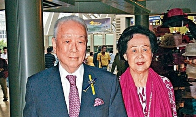 Hứa Thế Huân và vợ vào năm 2009. (Ảnh: AFP)