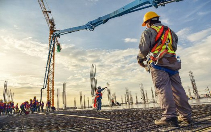 Cổ phiếu nhóm ngành đầu tư công sẽ hút dòng tiền năm 2026. (Ảnh minh hoạ).