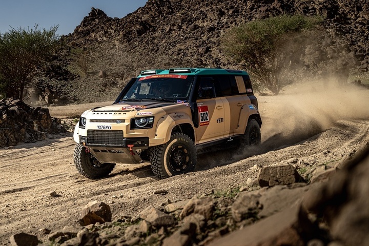 Defender Rally thắng lớn tại Dakar Rally 2026 ngay lần đầu tham dự - 1