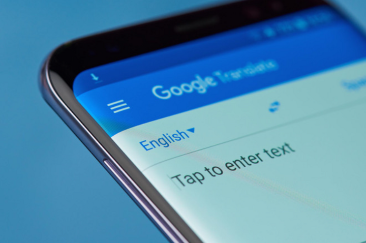 Google Translate cùng nhiều nền tảng dịch thuật AI ngày càng phổ biến và tiến bộ. (Ảnh: Shutterstock)