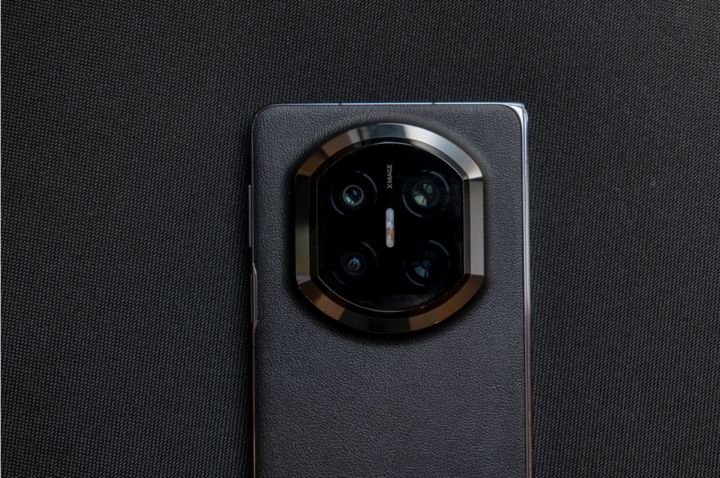 Điện thoại Huawei Mate X7: Khi công nghệ gập đạt độ 'chín' - 4