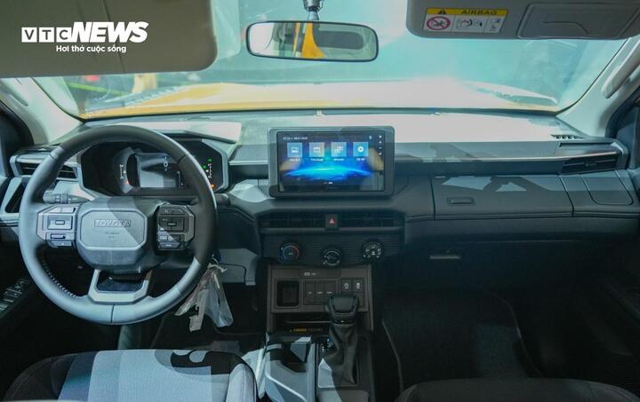 Toyota Hilux lột xác, tạo sức ép tới 'vua bán tải' Ranger bằng chiến lược giá - 4