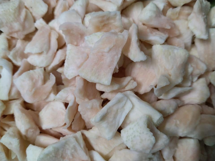 Cùi bưởi khi đã vắt khô. (Ảnh: Thái Hoài Khánh)