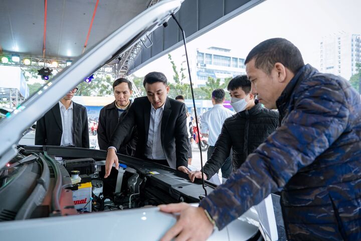 Vận hành êm, chi phí mềm: Limo Green chuẩn bài xe dịch vụ 5 sao - 2