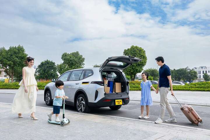 Vận hành êm, chi phí mềm: Limo Green chuẩn bài xe dịch vụ 5 sao - 3