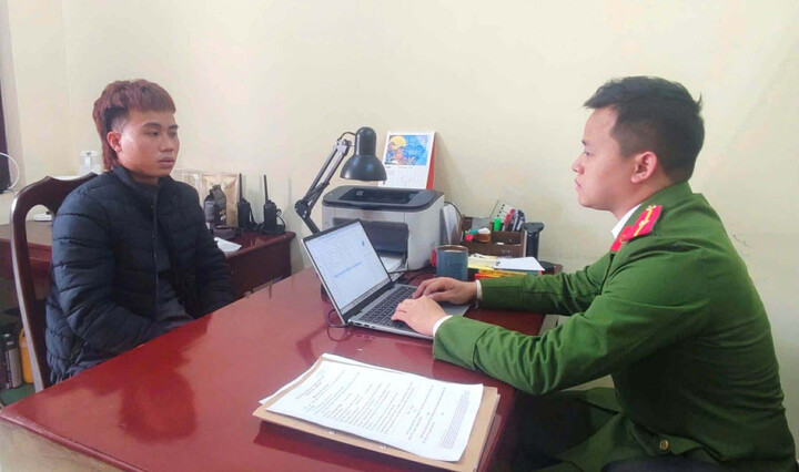 Trần Đình Thắng tại cơ quan công an. (Ảnh: Công an tỉnh Ninh Bình)