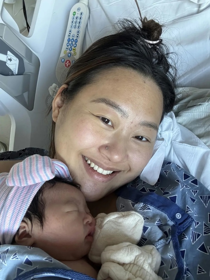 Jasmine Mamiya bất ngờ mọc thêm một bên ngực sau khi sinh con thứ hai và đã chia sẻ toàn bộ chi tiết trên TikTok.