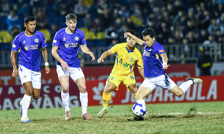 Hà Nội FC thắng Sông Lam Nghệ An ở vòng 12.
