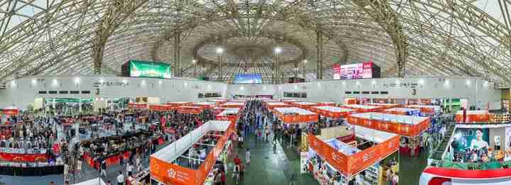 Không gian trong nhà rộng lớn của Trung tâm Triển lãm Việt Nam (VEC) khi tổ chức Hội chợ Mùa Thu.