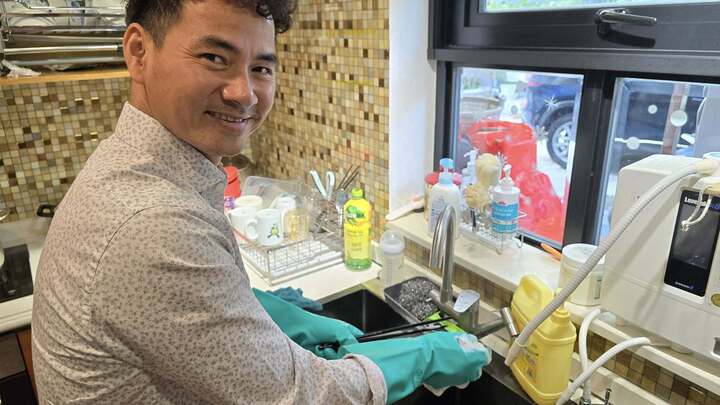 Những khoảnh khắc đời thường, giản dị của NSND Xuân Bắc thường nhận được sự quan tâm và phản hồi tích cực từ cộng đồng mạng.