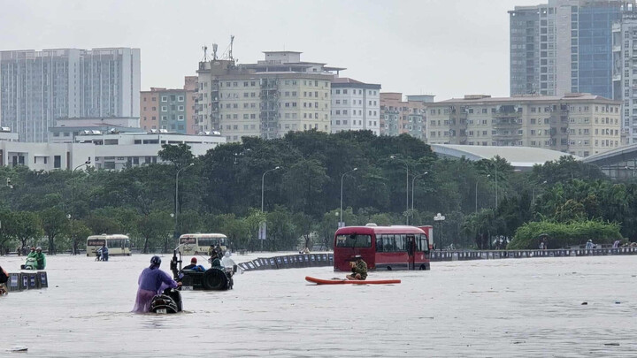 Nhiều khu vực của Hà Nội ngập lụt trong đợt mưa lũ tháng 10/2025.