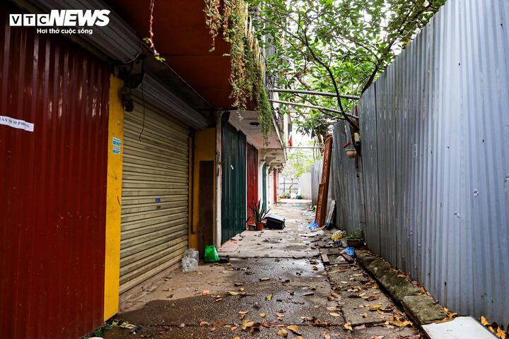 Bên trong khu tập thể G6A, toàn bộ các hộ dân đã được di dời.