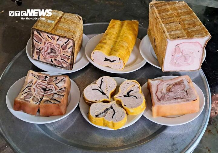 Giò chả Vũ Đông với những nét độc đáo riêng có không chỉ phục vụ trong nước mà còn được người sành ăn đặt mua, gửi sang tận trời Tây. (Ảnh: Khánh Linh)