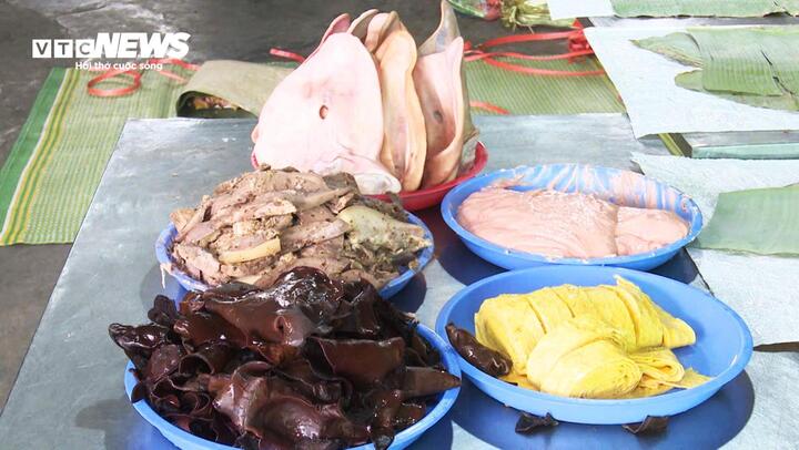 Nguyên liệu để gói giò đảm bảo yếu tố cân bằng âm dương. (Ảnh: Khánh Linh)