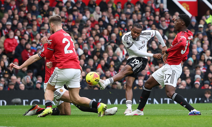 Man Utd và Fulham đôi công trong những phút đầu trận. (Ảnh: Reuters)