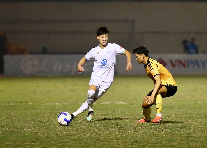 Nam Định dẫn trước 2-0 nhưng vẫn không thể giành chiến thắng.