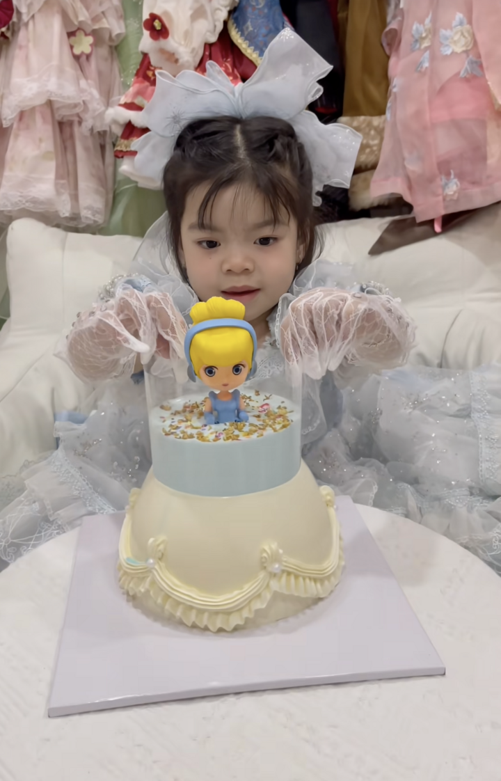 Kịch tính như 'mở túi mù', trend bánh kem chảy váy công chúa gây sốt TikTok - 3