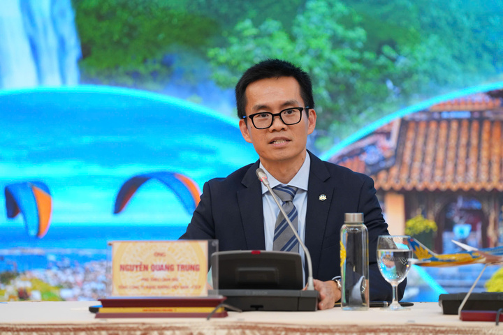 Ông Nguyễn Quang Trung, Phó Tổng giám đốc Vietnam Airlines, phát biểu tại sự kiện.