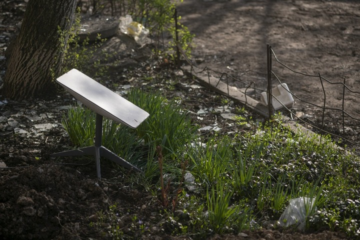 Một trạm thu phát vệ tinh Starlink do lực lượng Ukraine sử dụng được đặt tại một khu dân cư ở vùng Donetsk.