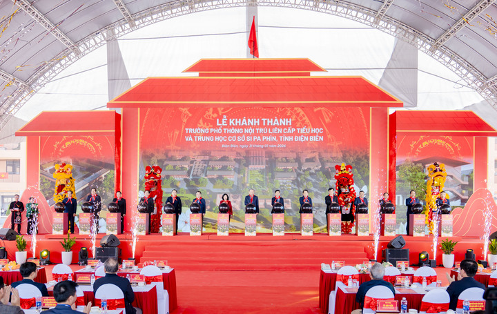 Lễ khánh thành Trường nội trú liên cấp xã Si Pa Phìn (tỉnh Điện Biên) diễn ra sáng 31/1. (Ảnh: Ánh Dương)