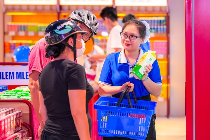 “Ông lớn” ngành sữa Việt Nam giữ vững thị trường nội địa, đạt doanh thu cao nhất lịch sử. (Ảnh: Vi Nam)