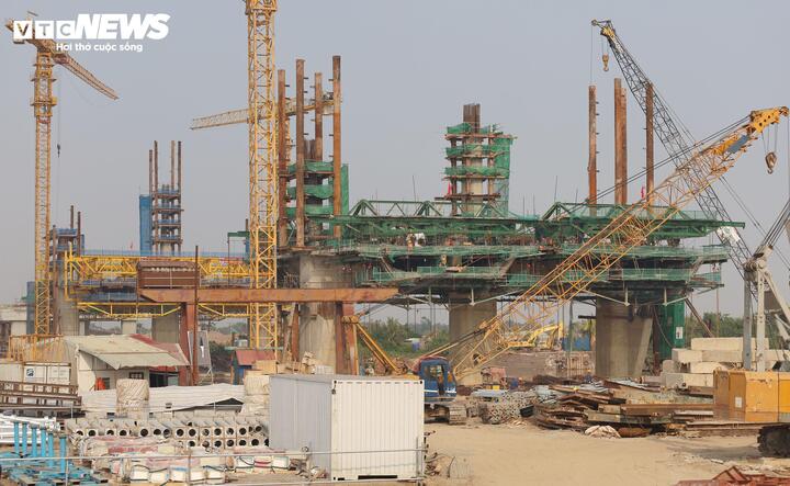 Hình hài cầu vượt sông Lạch Tray hơn 2.000 tỷ đồng sau 13 tháng thi công - 10