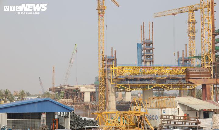 Hình hài cầu vượt sông Lạch Tray hơn 2.000 tỷ đồng sau 13 tháng thi công - 11