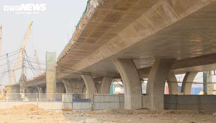 Hình hài cầu vượt sông Lạch Tray hơn 2.000 tỷ đồng sau 13 tháng thi công - 13