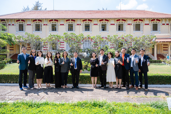 Trong ngày, lãnh đạo Viện Pasteur TP.HCM cùng đoàn đại biểu Long Châu đã tham quan viện nghiên cứu, chia sẻ kinh nghiệm về y tế dự phòng.