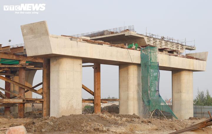 Theo đại diện Liên danh các nhà thầu, tính đến 31/1/2026, các nhà thầu đã thi công đạt từ 60 đến trên 90% khối lượng các hạng mục công trình.