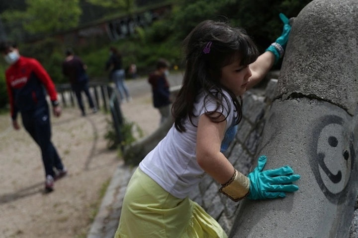 Tây Ban Nha sẽ cấm trẻ vị thành niên dưới 16 tuổi truy cập mạng xã hội. (Ảnh: Reuters)