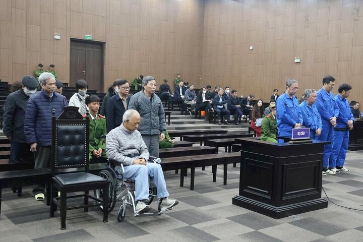 Các bị cáo tại toà.