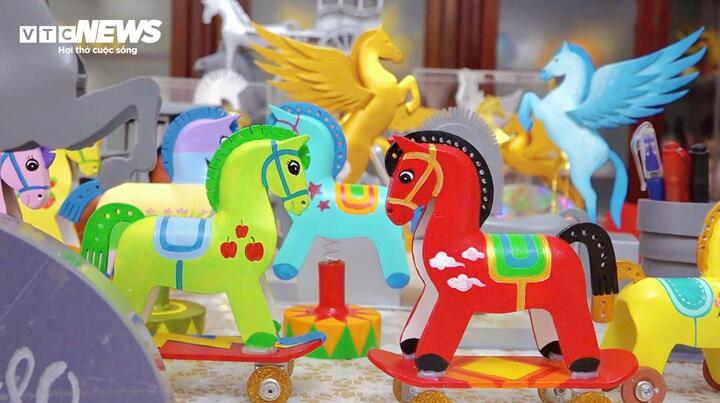 Bộ sưu tập linh vật tái chế của ông Lý truyền đi thông điệp bảo vệ môi trường và sáng tạo bền bỉ.