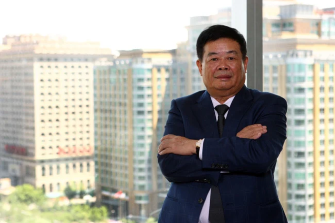 Tào Đức Vượng được mệnh danh "vua thủy tinh" của Trung Quốc. (Ảnh: Sina)