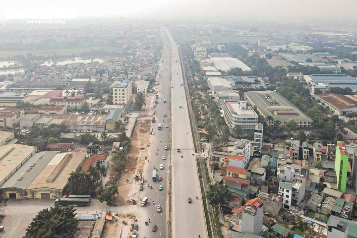 Dự án mở rộng Quốc lộ 1A đoạn Văn Điển - Ngọc Hồi dài 3,8 km đang được đẩy nhanh thi công, hoàn thiện các hạng mục cuối cùng sau 15 năm đình trệ do vướng mắc giải phóng mặt bằng.