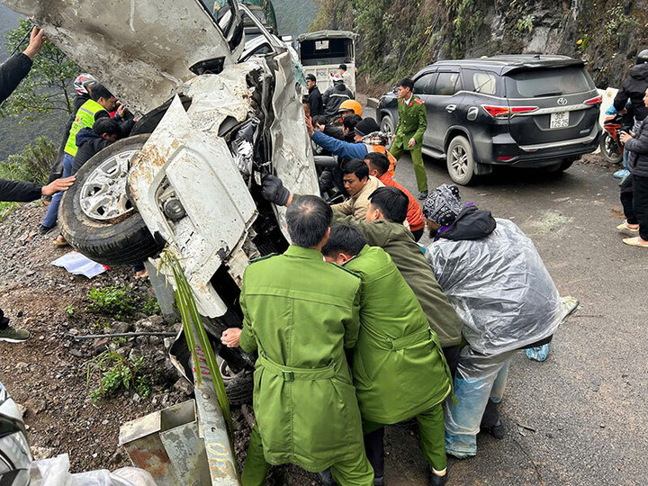 Công an xã Cán Tỷ cùng các lực lượng nhanh chóng có mặt tại hiện trường.