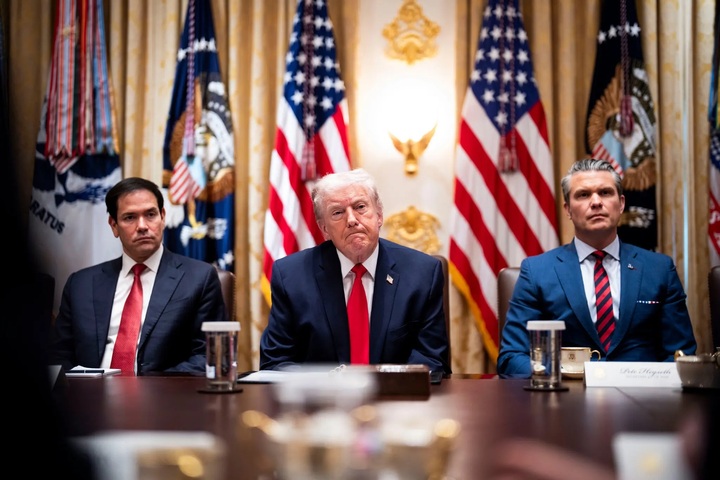 Ngoại trưởng Marco Rubio, Tổng thống Donald Trump và Bộ trưởng Quốc phòng Pete Hegseth. (Ảnh: Doug Mills/The New York Times)