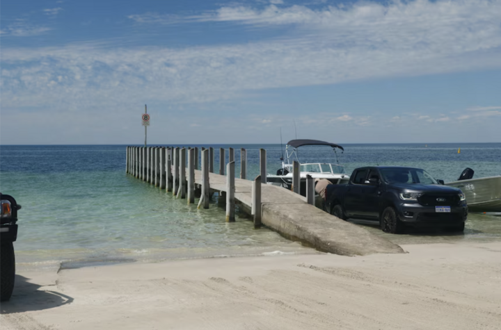 Chiến dịch cứu hộ được thực hiện từ bến thuyền của bãi biển Quindalup. (Nguồn: ABC)