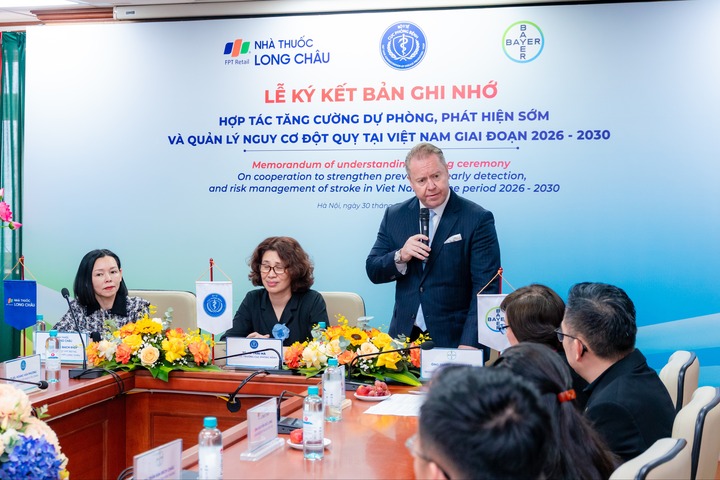 Ông James Alexander - Giám đốc nhánh Dược phẩm Bayer Việt Nam.