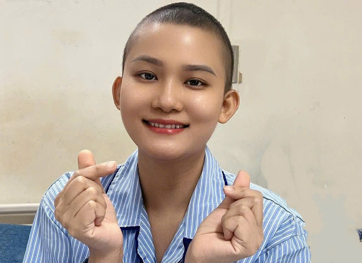 Cô gái giữ tinh thần lạc quan trong suốt quá trình điều trị bệnh. (Ảnh: NVCC)