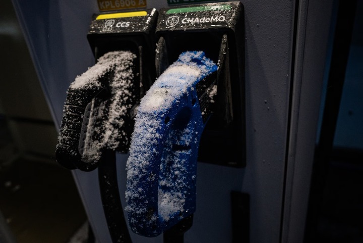 Tuyết phủ trắng một trạm sạc ở Alta, Na Uy. (Ảnh: Washington Post)