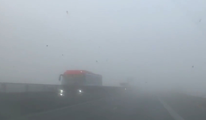Sương mù dày đặc trên cao tốc đoạn qua Thanh Hóa - Ninh Bình