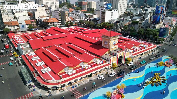 Vì vậy, Sở này đã đề xuất tạm dừng chỉnh trang chợ Bến Thành và Hồ Con Rùa vì khác với phương án thi công ban đầu.