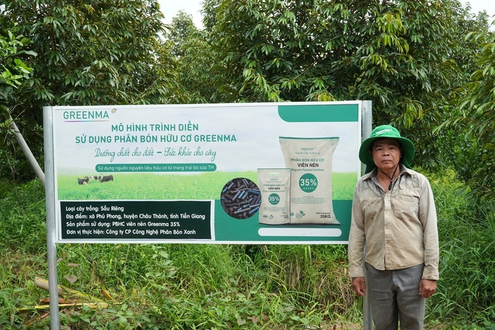 Ông Lê Ngọc Ẩn, chủ vườn sầu riêng rộng 8000m2 chia sẻ về lợi ích của phân bón hữu cơ Greenma.