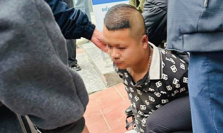 Lực lượng chức năng bắt giữ nghi phạm thực hiện vụ cướp ngân hàng ở Lào Cai chiều 4/2. (Ảnh: Việt Nguyễn)