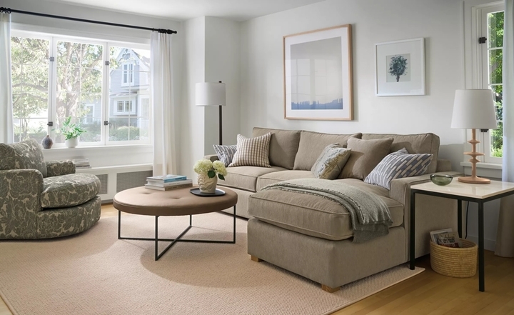 Nhà có trẻ nhỏ nên hạn chế sử dụng đồ nội thất có góc cạnh sắc nhọn. (Ảnh: Room & Board)